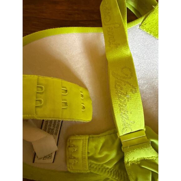 VICTORIAS SECRET T-SHIRT PUSH UP BRA size 32B - Picture 3 of 4